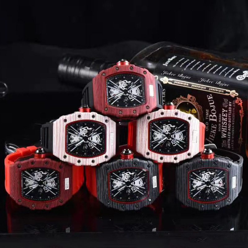 2023 neue hohle Geisterkopf-Quarzuhr, modische tonnenförmige Holzmaserung, Herrenuhr mit Kalenderuhr_voghion.com