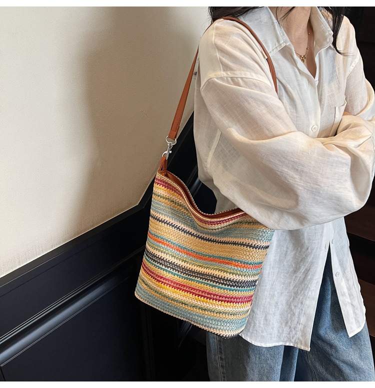 Bohemian hand-woven straw bag for women, large capacity 2025 new summer single-shoulder crossbody beach bag undefined