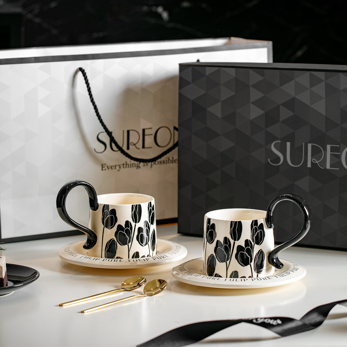 Conjunto de tazas de café vintage francesas de alto valor para el menú de la tarde, tazas de cerámica de diseño de restaurante de café