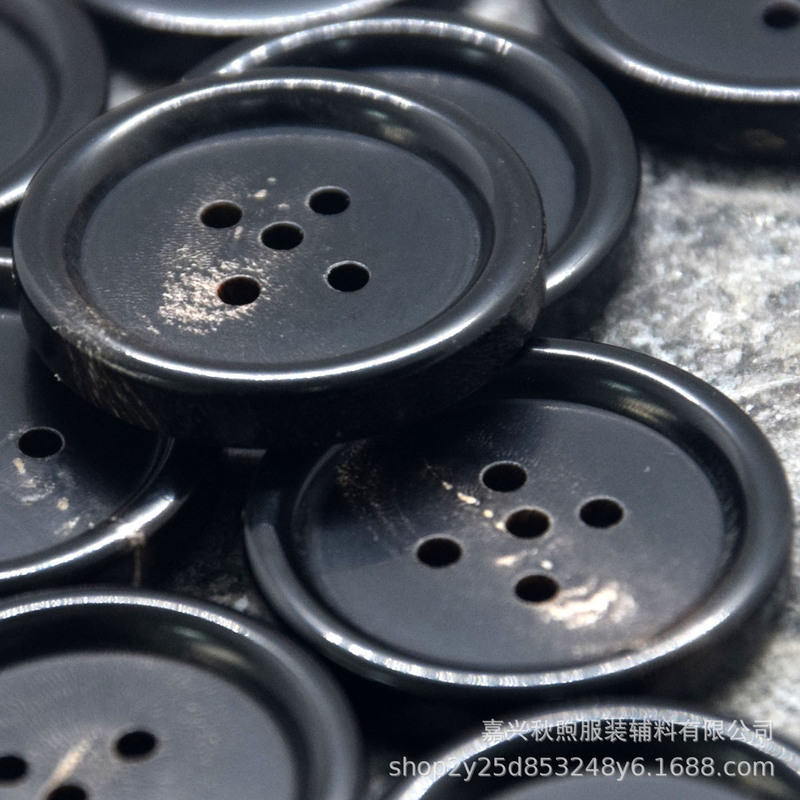 In-Stock Five-Eye Natural Black Horn Buttons for Woolen Coats, Knitted Sweaters, and Suits