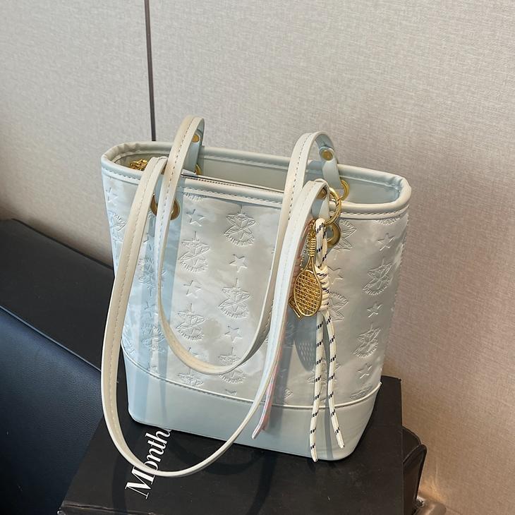 Bolsa de cubo de moda coreana para mujeres 2025, nuevo diseño universal de nicho para viajar bolso de hombro de moda bolso de mujer casual