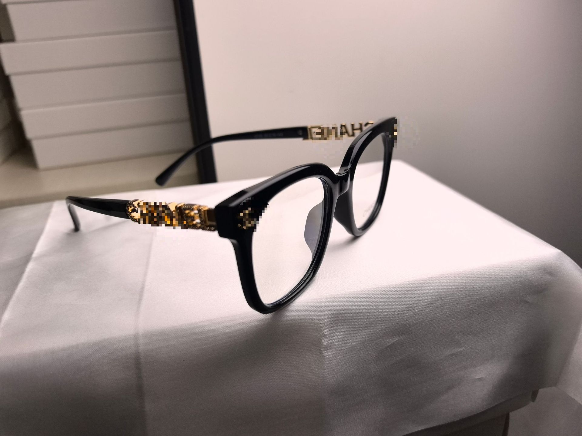 Black glasses