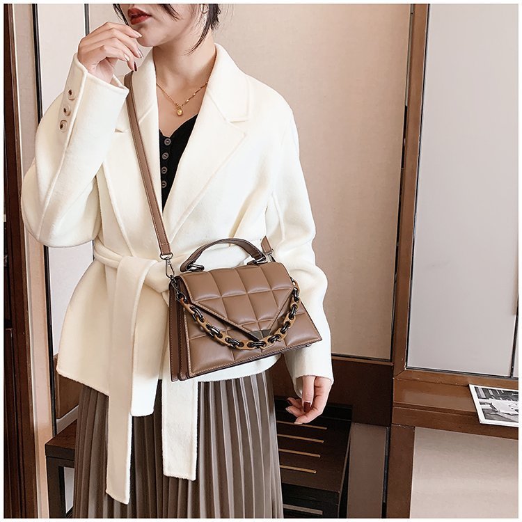 حقيبة يد نسائية متوسطة لجميع المواسم من الجلد الصناعي بتصميم عتيق display picture 2