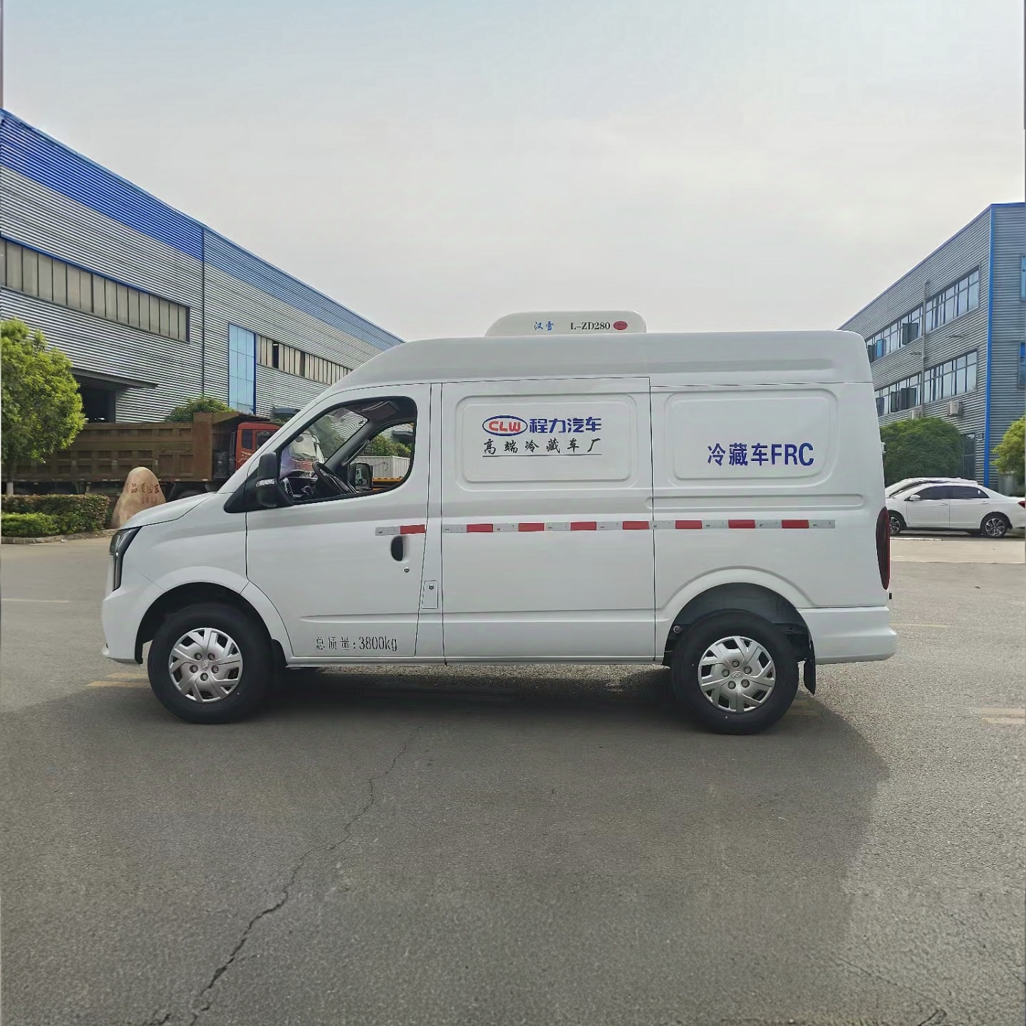 上汽大通V80面包冷藏车 自动档面包式冷链车 城市冷鲜配送