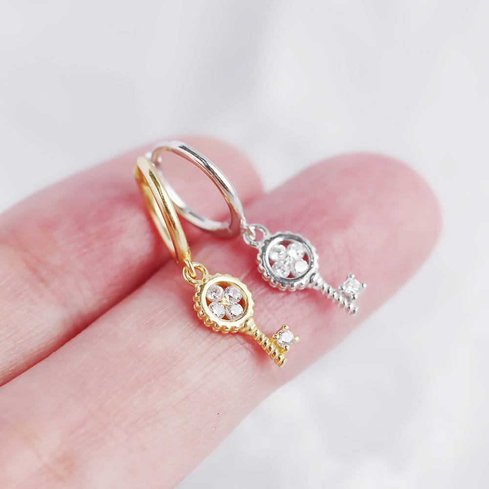 Gem Inlay Material Earrings Classification Wedding, Travel Occasion Yhe0328 European And American Entry Lux S925 Silver Ins Style Clover Key Inlaid Stone Earclip Earrings Twin Silver Stud Earrings