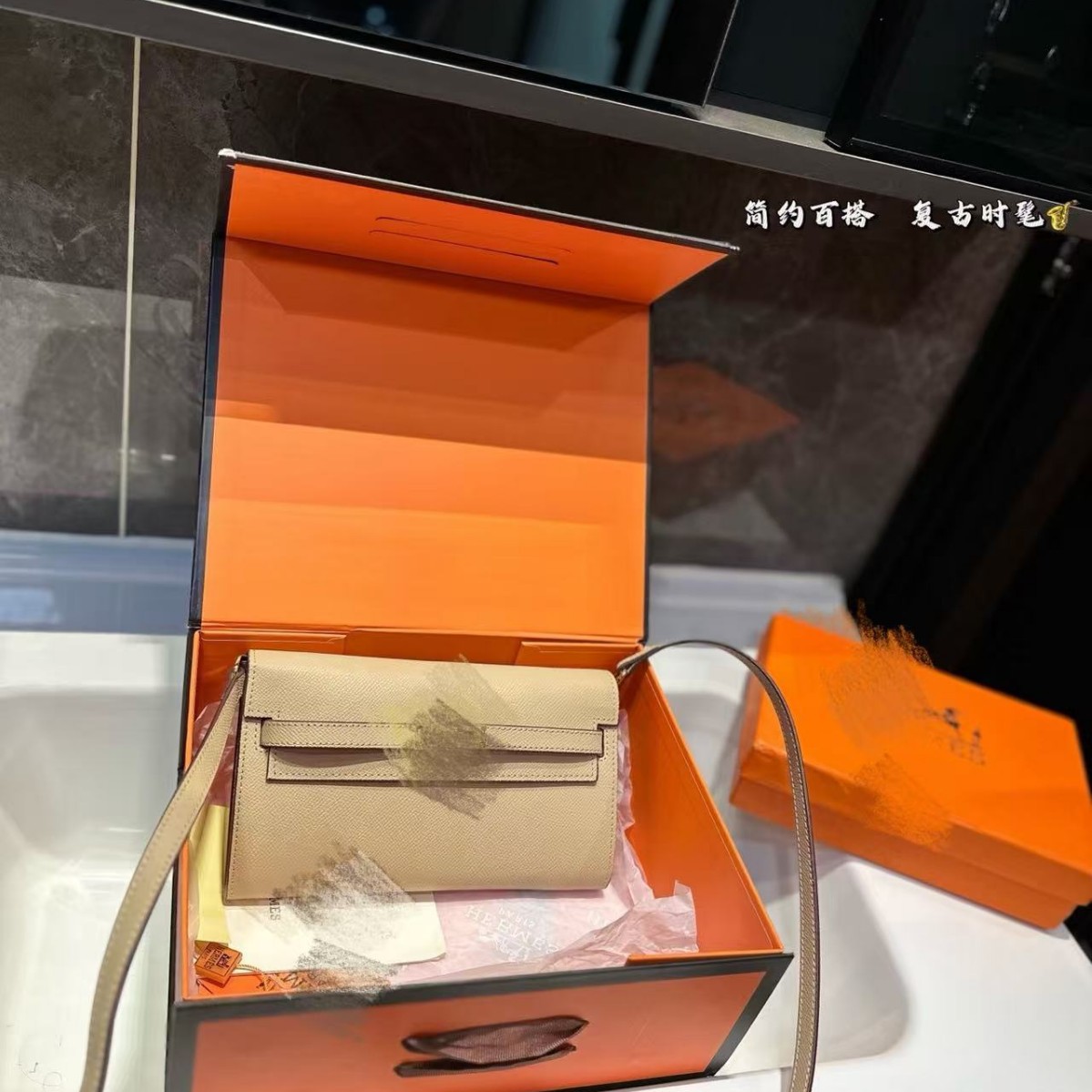 Texturas transfronterizas simples Kylie bolso para mujeres 2025 nueva moda de moda bolso de hombro portátil de viaje bolso de transporte de comercio exterior
