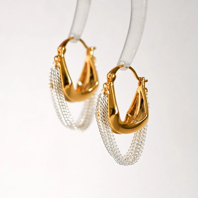 Otoño y invierno nuevo bolso de cadena de bordas pernos de moda temperamento oro y plata aretes de color contrastante de alta calidad pernas para mujeres