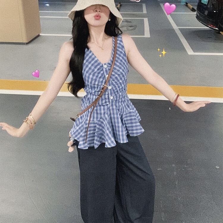 French-Style Plaid Ruched Design V-Neck Camisole for Women, Summer Waist-Cinching Slimming Loose Skirt Sleeveless Top French-Style Plaid Ruched Design V-Neck Camisole for Women, Summer Waist-Cinching Slimming Loose Skirt Sleeveless Top