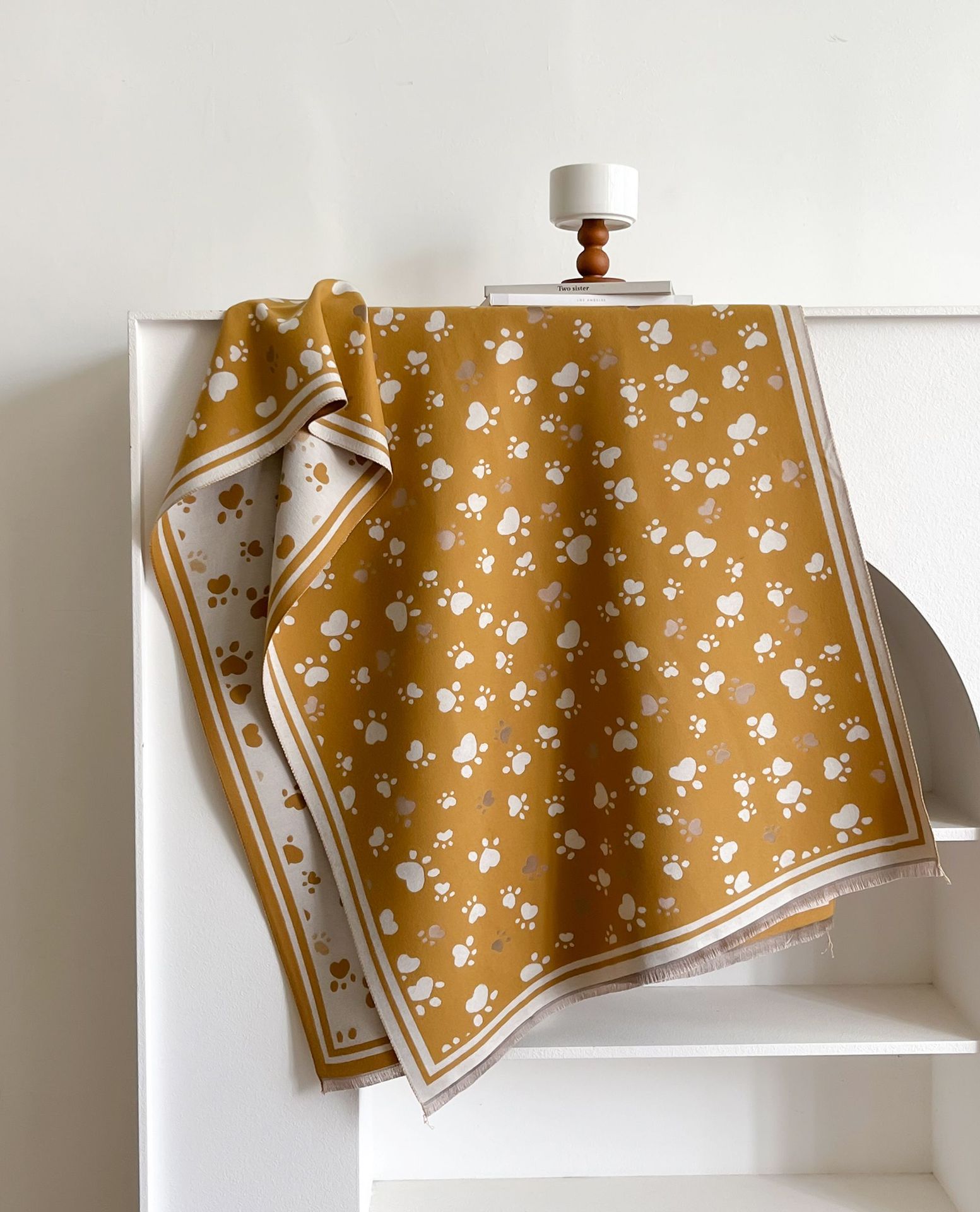 Otoño y invierno lindos perros huellas de huellas de huellas