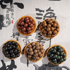 薬の香りが持続する手作りのビーズを身につけて、手のビーズを身につけます。