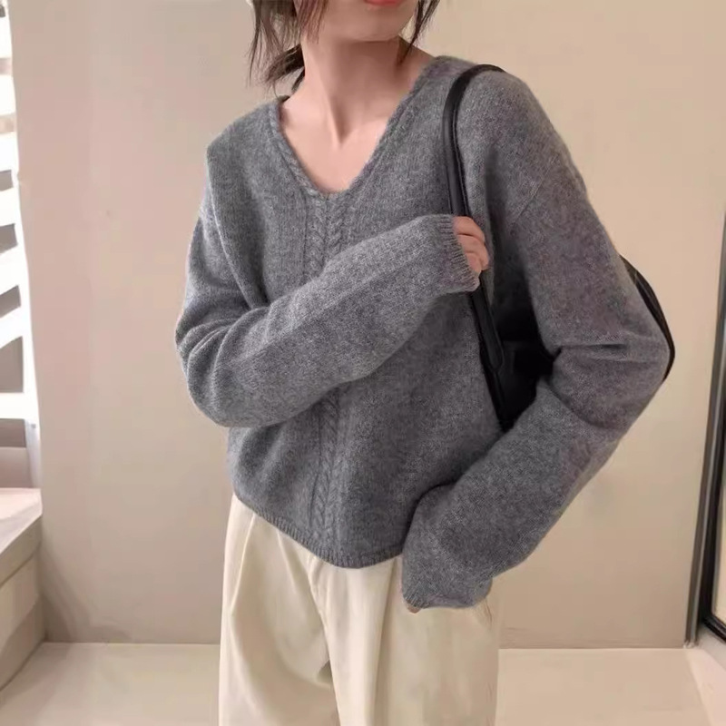 韓国系の怠惰な風の柔らかいモチモチとした質感の麻花のセーターの女性の秋冬の新型のデザイン感のゆったりしたニットの上着|undefined