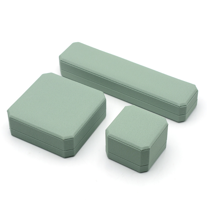 Caja de anillo de madera octogonal verde pálido PU cuero collar caja de brazaletes caja de cadena larga caja de pendientes