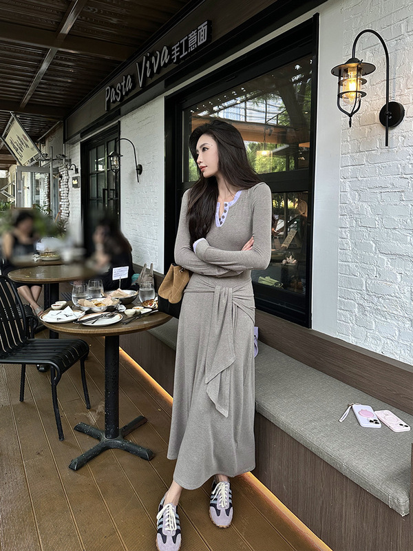 ZQ子晴 雾灰往事＇撞色拼接绑带针织连衣裙女秋季设计感修身长裙|undefined