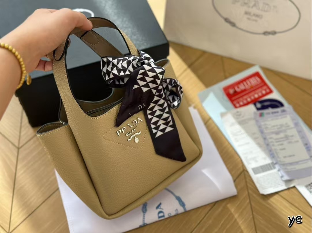 2024P Home Vegetable Basket Nuevo estilo Mini bufanda de seda Bolso de cubo Bolso de piel de vaca real Bolso de mujer de pie de capacidad al por mayor