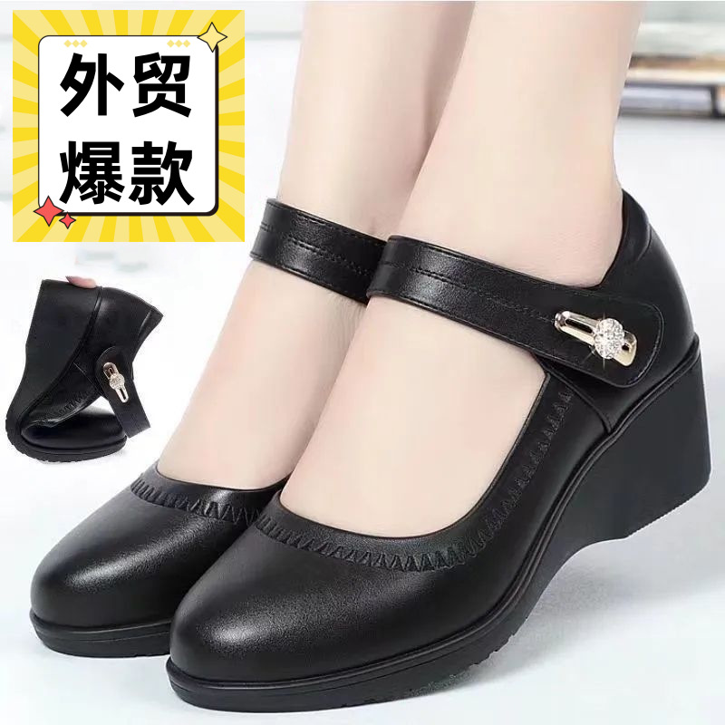 Zapatos de cuero suave para mujer, transfronterizos, con suela blanda, nuevos modelos de primavera y otoño, tacones de cuña antideslizantes, para madres y personas mayores, con aumento de altura interno.