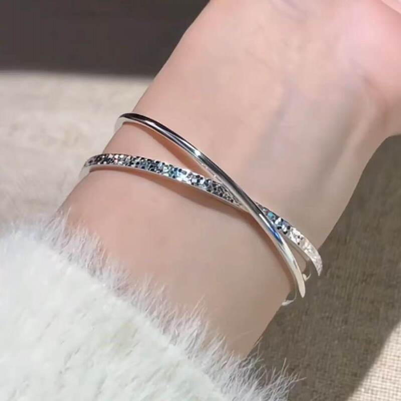 Double-Ring Silver Bracelet with Crushed Ice Design, Double-Layered Cross Bracelet for Women, Cool and Exquisite, Very Beautiful Hand Jewelry Wholesale