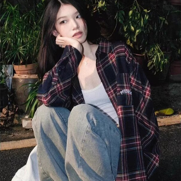 American Retro wine red Plaid Shirt Women's Summer New Arrival Laid-back Style Loose Long-sleeved Shirt Air-conditioned Room Coat American Retro wine red Plaid Shirt Women's Summer New Arrival Laid-back Style Loose Long-sleeved Shirt Air-conditioned Room Coat