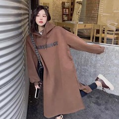 膝を越えた長いワンピースのコートの女性は秋冬にベルベットをつけて保温tシャツを厚くしてゆったりした太ったmmの帽子付きのフォーク付きのガードルを厚くした