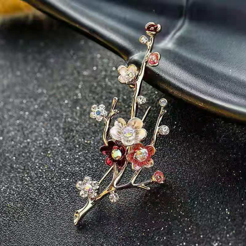 新商品の高級ブローチの軽い豪華なスーツのコートの胸の花、日韓の気質のピンの大気の百合の精巧な個性の装飾|undefined