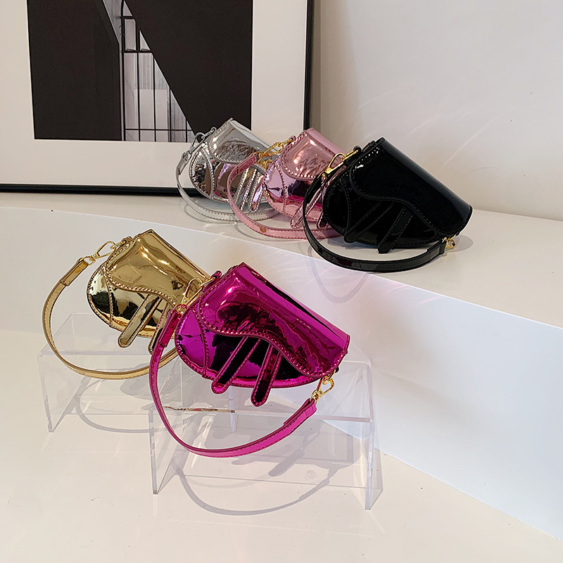 Nuevo bolso de hombro para niñas estilo coreano con acabado brillante, bolso de sillín infantil de color sólido a la moda, bolso moderno para niños para comercio transfronterizo.
