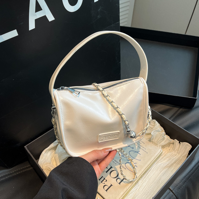 Textured Small Bag for Women 2025 New Fashion Chain Shoulder Crossbody Bag Versatile Patent Leather Handbag Small Square Bag Textured Small Bag for Women 2025 New Fashion Chain Shoulder Crossbody Bag Versatile Patent Leather Handbag Small Square Bag