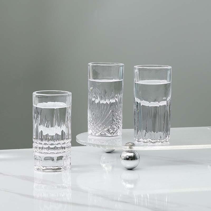 Taza de un bocado de flores talladas en forma de diamante Vaso de vino pequeño para el hogar Vaso de vino de whisky Vaso de vino blanco de fondo grueso Vaso de vino elástico