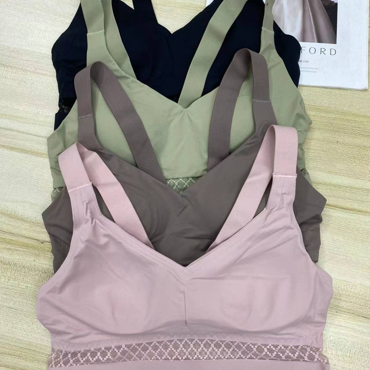 Nuevo cinturón de hombro ancho sin marcas, chaleco de alta calidad, bra de yoga, ropa interior deportiva, mujer