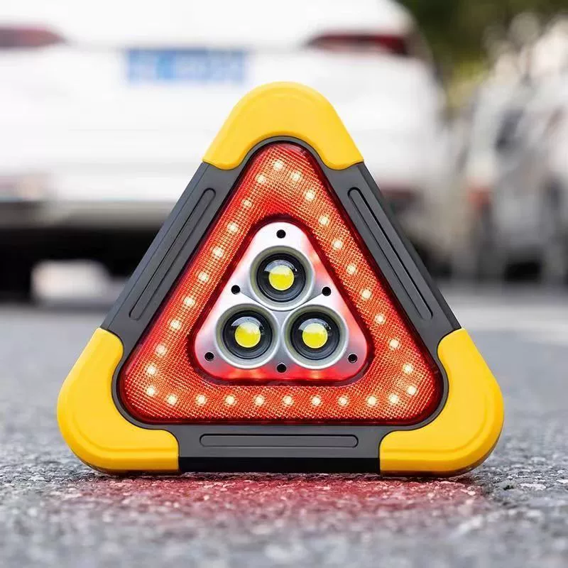 Автомобильный треугольник предупреждающий знак