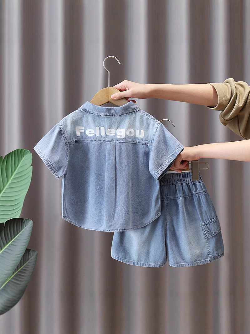 7215 Traje de verano para niños Camisa de mezclilla de color claro de manga corta Traje de dos piezas Hermoso traje para niños Ropa delgada de verano