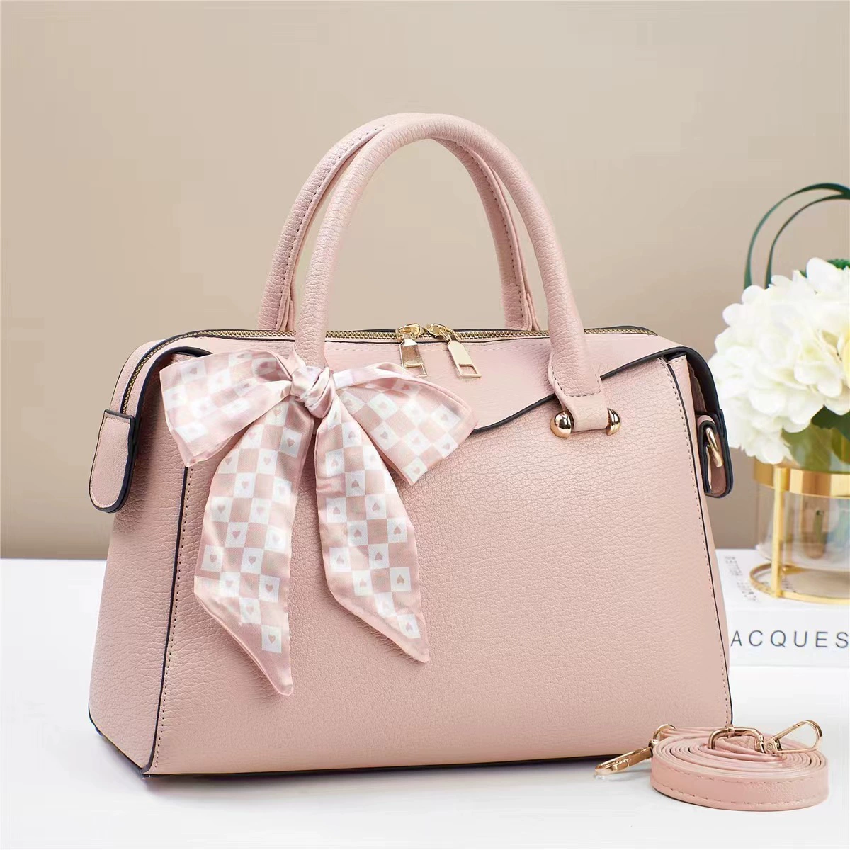 Capacious Shoulder Bag, Fashionable Structured Handbag, 32×13×22 cm, Removable Strap