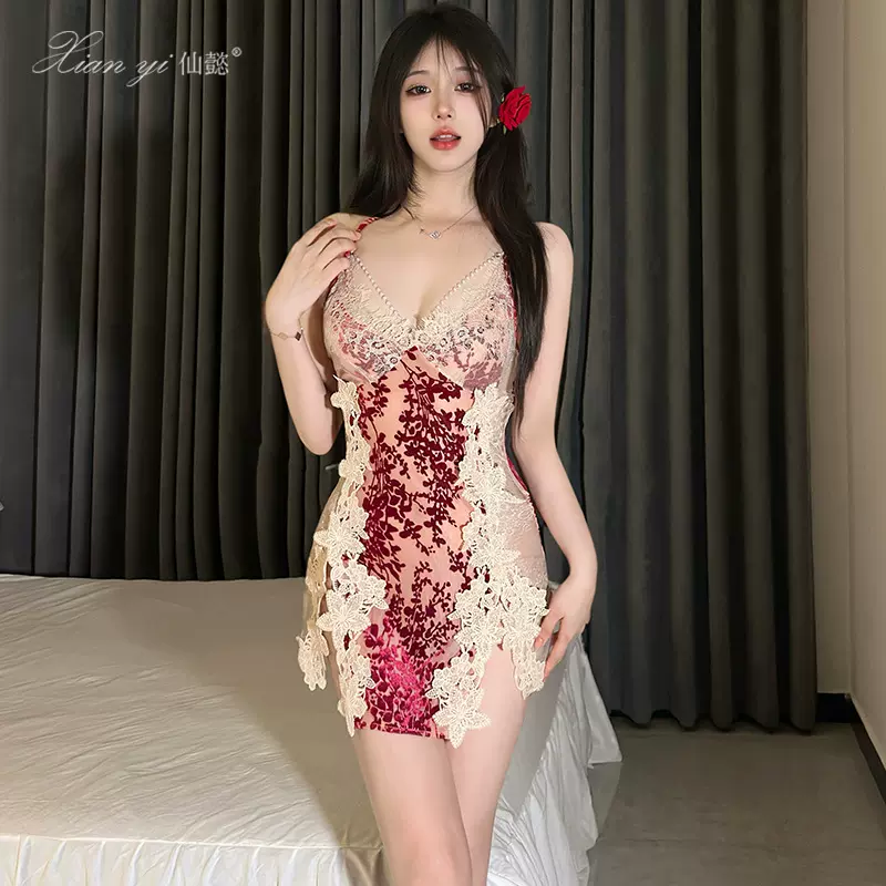 仙懿丝绒睡衣女秋冬高级感小胸短裙法式性感吊带睡裙纯欲蕾丝内衣