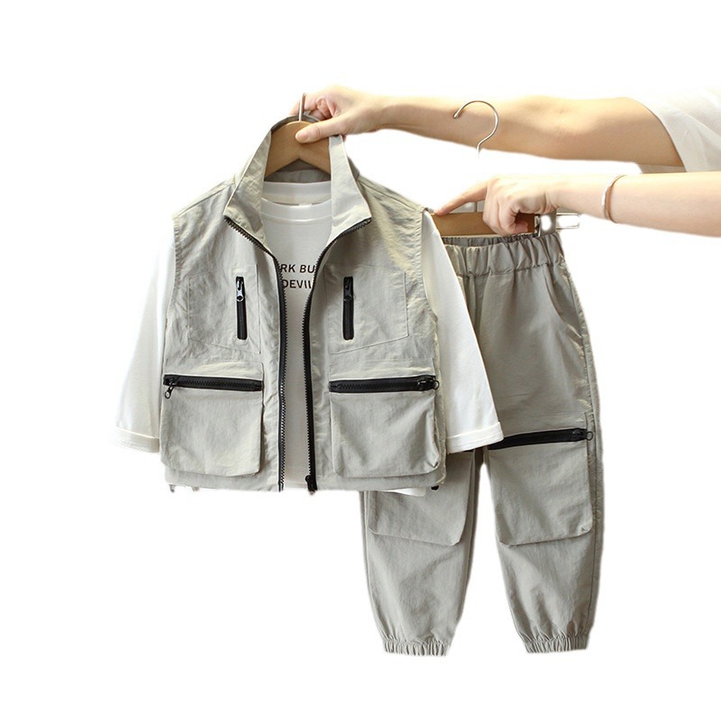 6124 Traje de otoño para niños Nuevo estilo de moda y hermoso chaleco de estilo de herramientas de tres piezas para niños de primavera y otoño