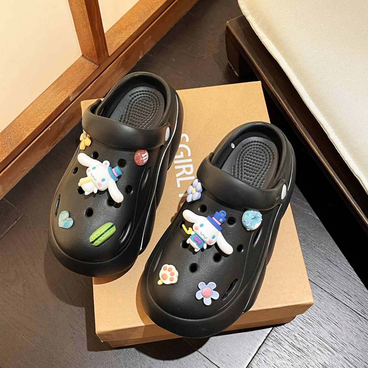 Платформенные сабо в стиле Crocs, съёмные мультяшные украшения, ультра‑мягкие, противоскользящие, с подъёмом (жен.)