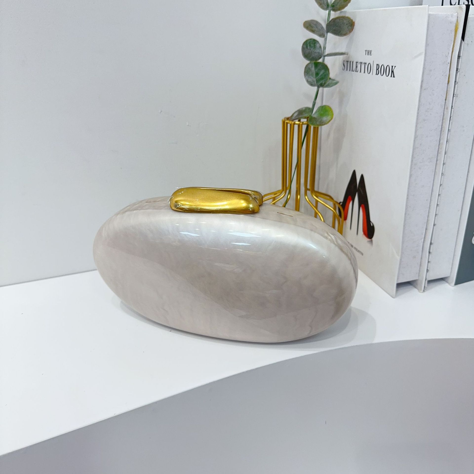 2024 Women's new European and American single-shoulder crossbody bag, irregular-shaped shell acrylic bag, fashionable wedding and dinner clutch undefined