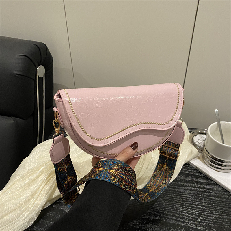 Borsa a tracolla da donna saddle bag vintage con texture_voghion.com