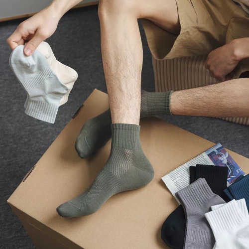 Men and women couples have the same solid color mid-calf socks for women in spring and summer thin sports sweat-absorbent breathable boneless socks for men