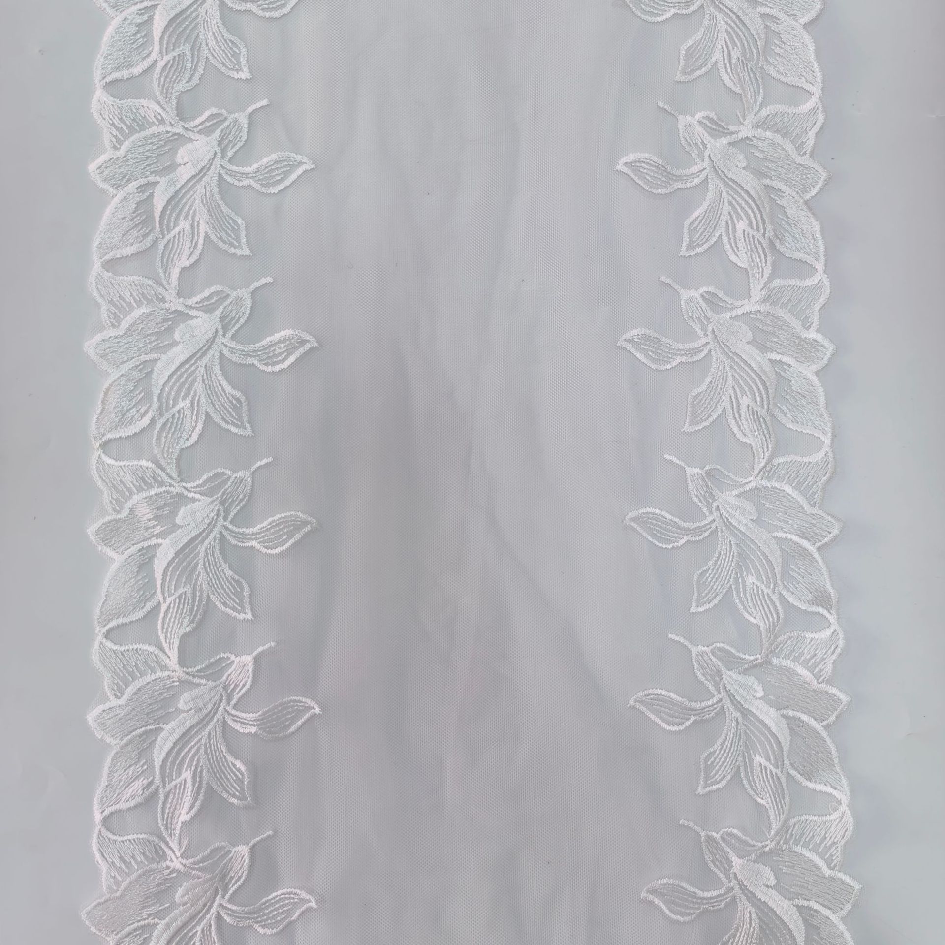 Lilium código de barras spot al por mayor textil casero decoración bordada encaje ropa interior colocado tela de malla bordada