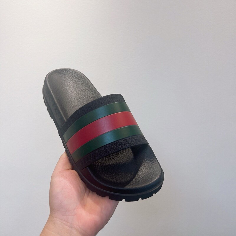 2026 Spring and Summer New Couple Style Slippers, Fashionable Non-Slip European and American Outdoor Versatile Beach Sandals for Men and Women Trendy Shoes 2026 Spring and Summer New Couple Style Slippers, Fashionable Non-Slip European and American Outdoor Versatile Beach Sandals for Men and Women Trendy Shoes