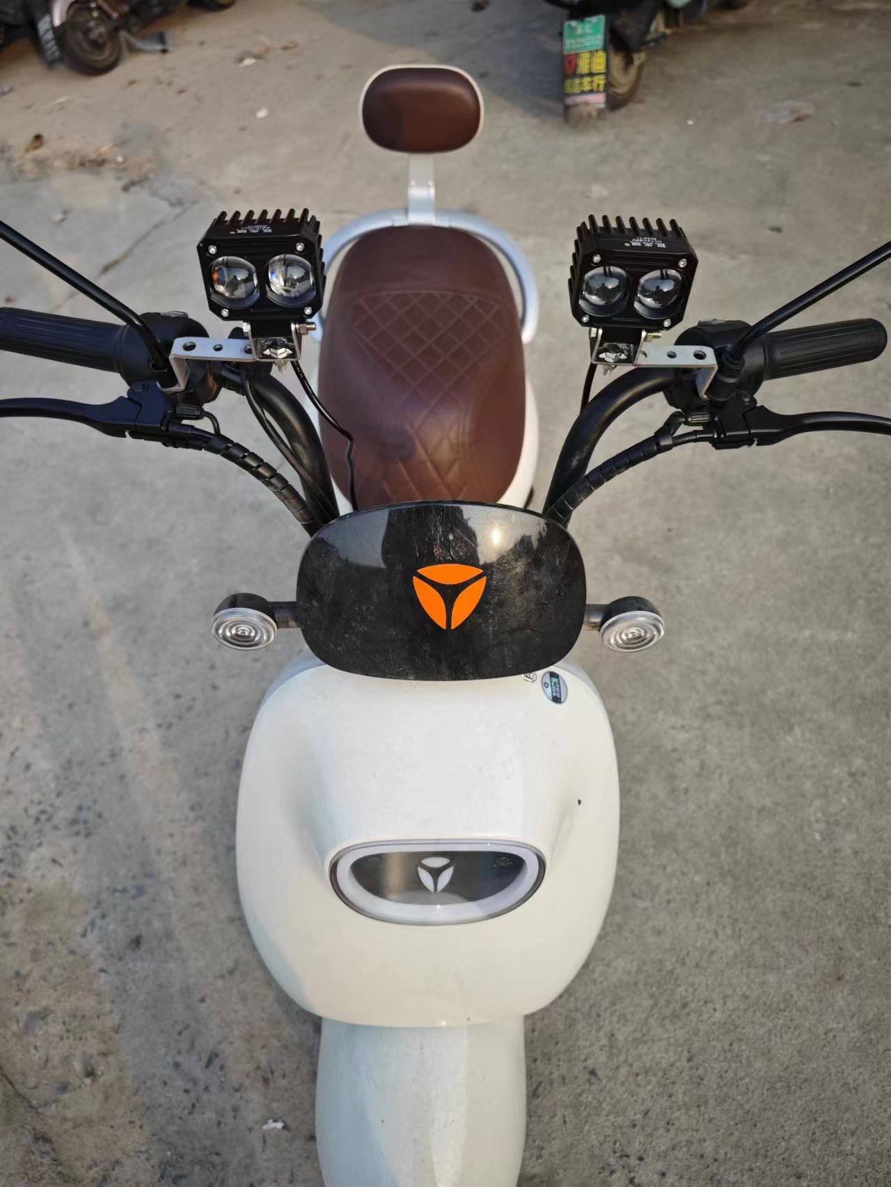 Cross-Border 60W Ultra-Bright Yellow and White High/Low Beam Led Spotlight for Electric Vehicles, Motorcycle Modification, and Delivery Services