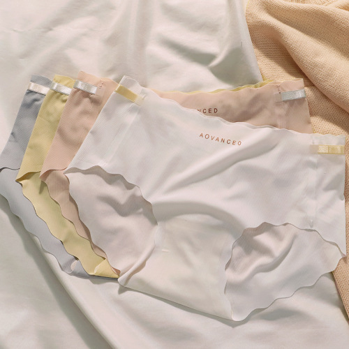Independently installed new style seamless women's underwear fine thread ice silk nude feeling 3D peach hip mid-waist breathable briefs batch