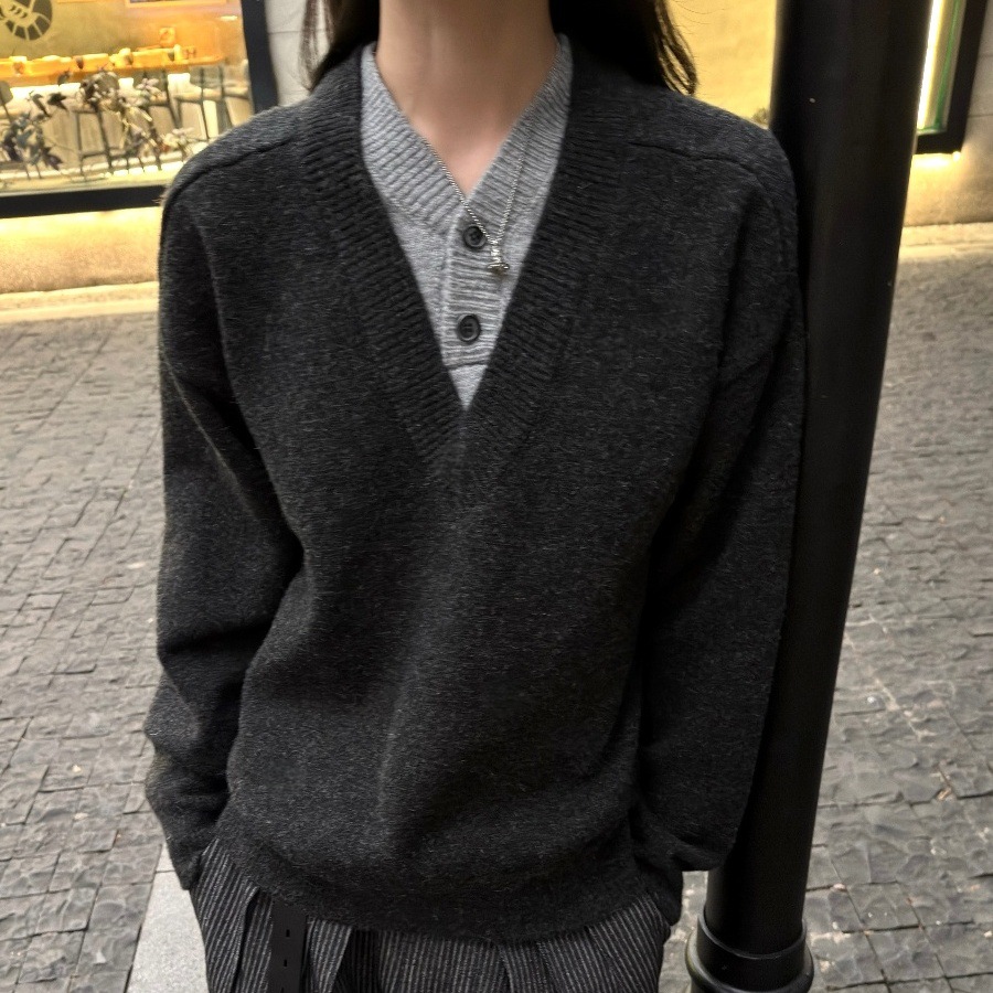 Zweiteiliger Herren-Strickpullover mit V-Ausschnitt im lässigen Preppy-Stil mit langen Ärmeln aus Polyester für Herbst und Winter – im altmodischen amerikanischen Retro-Look._voghion.com