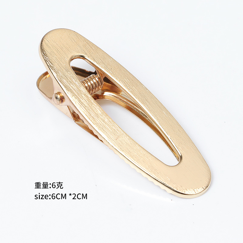 DIYアクセサリーの付属品は色を保っています。