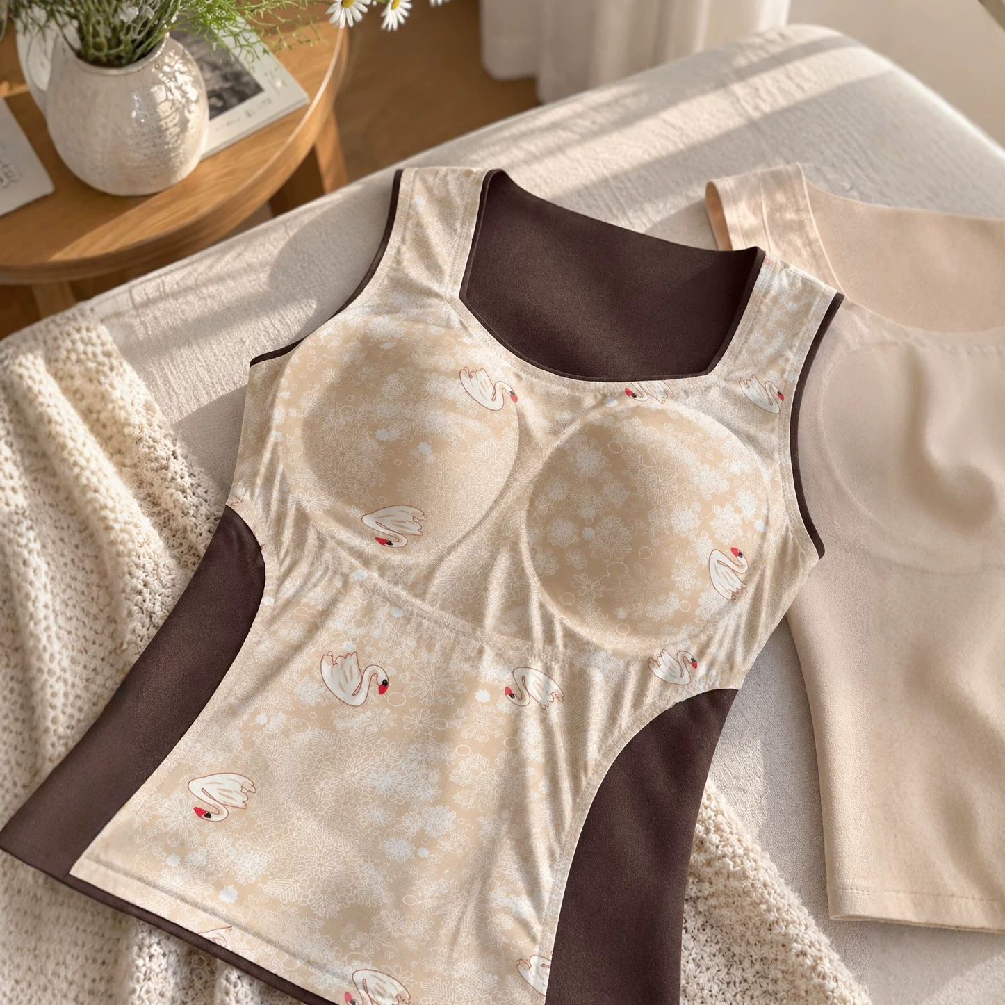 Seamless goose down thermal vest for women, U-shaped round neck, no bulging, high elasticity, durable, suitable for layering in autumn and winter