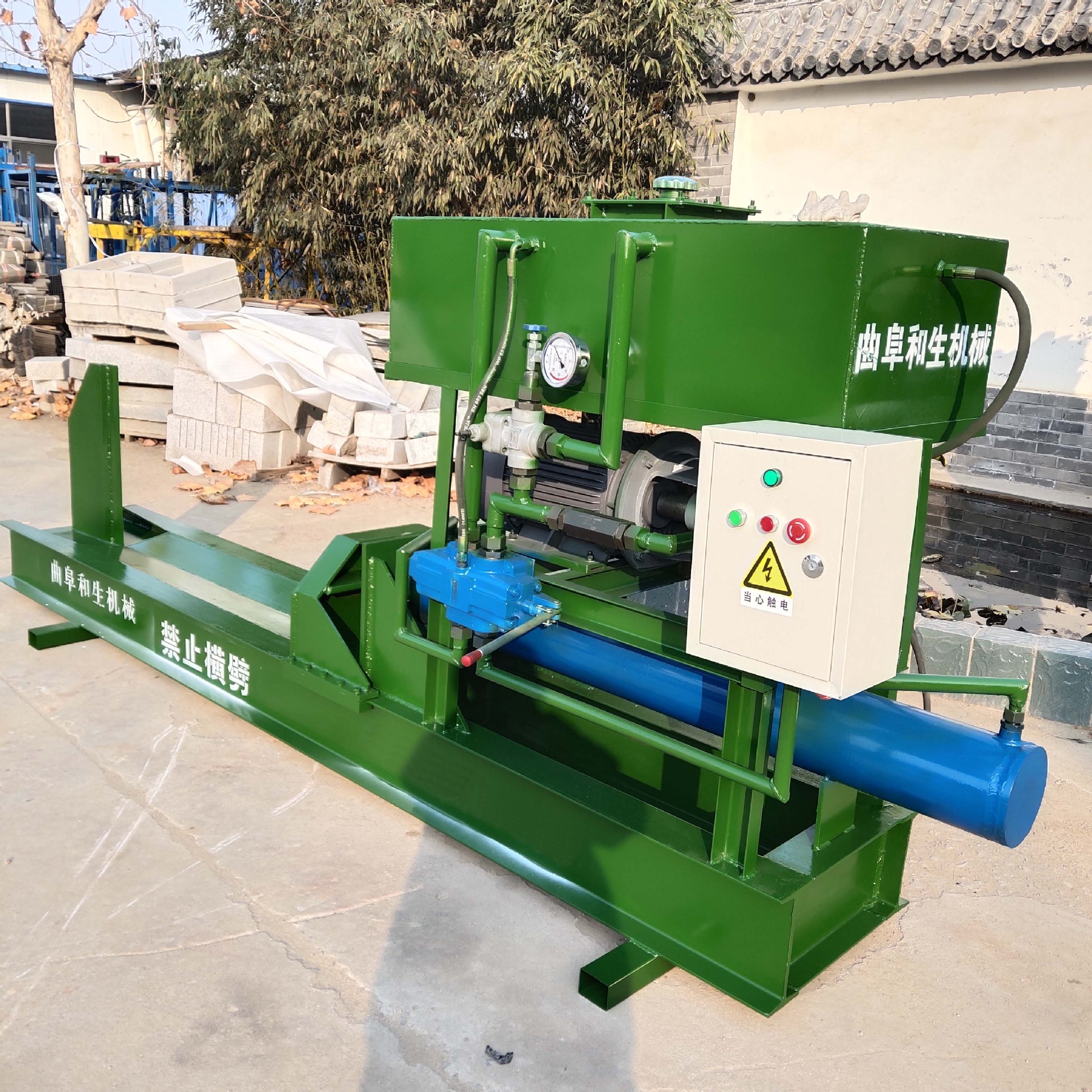 大型电动劈木机40吨卧式劈材机商用大型液压硬木树疙瘩劈木机