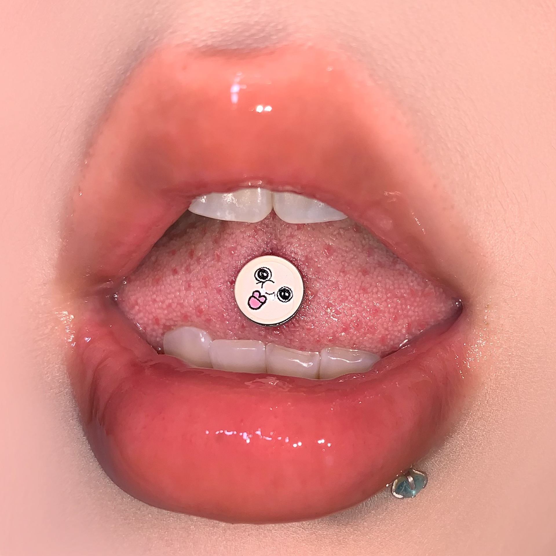 Pointed titanium steel lip stud product view