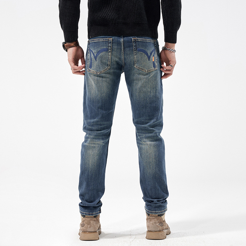 2025 nuevo nostálgico azul delgado pie pequeño de moda casual nuevo lavado de alta gama jeans de tendencia hombre 0368