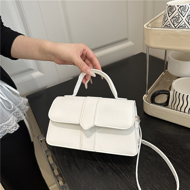 Bolso de color sólido de diseño de nicho para mujer 2025 nuevo bolso cuadrado portátil de moda de moda bolso de mensajero de alta gama de todo fósforo
