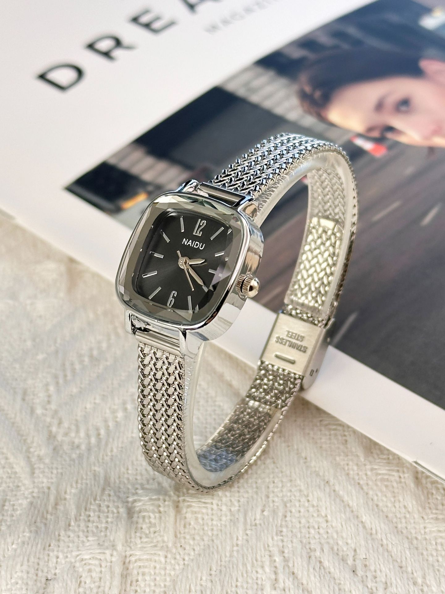 35g Weight Ordinary Glass Mirror Material Imitation Leather Strap Material Watch Classification Pointer Display Type Folding Buckle Buckle Style Square Dial Shape Casual, Daily Occasion Quartz Movement Solid Color Pattern Women's Gender Classic Style Style Classic Style Solid Color Folding Buckle Quartz Watch Women's Watches 17