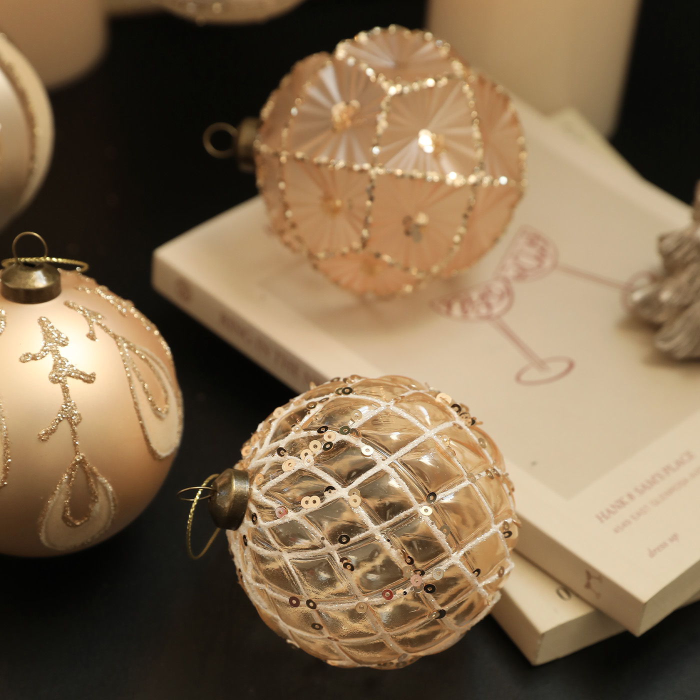Nuevo producto 8CM bola de Navidad color champán oro polvo retro árbol de Navidad colgante bola decoración colgante diseño colgante