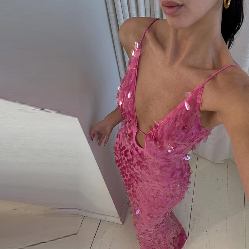 2025 European and American Cross-Border New Sexy Sequin Dress with V-Neck, Spaghetti Straps, Backless Design, Slim Fit, and Bodycon Long Dress 2025 European and American Cross-Border New Sexy Sequin Dress with V-Neck, Spaghetti Straps, Backless Design, Slim Fit, and Bodycon Long Dress